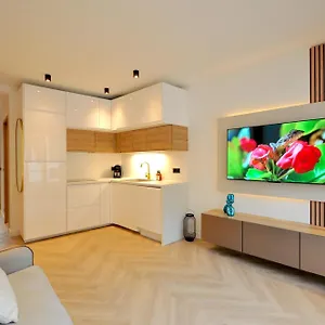 Apartment Monaco # - 6 Persons - 2 Bedrooms - Full Renovated - Private Parking - Hypercenter - Clim - And Sun, Menton