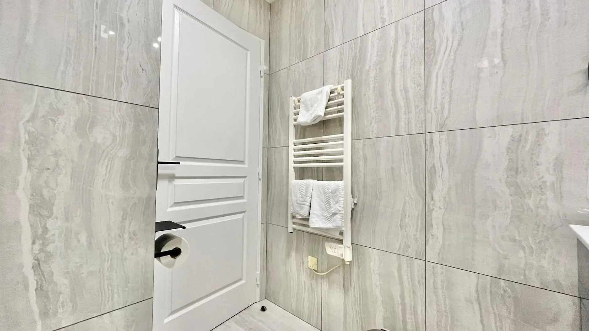 'La Villa Melanie' Neuf, Equipe, Terrasse, Centre Menton 0*,  France